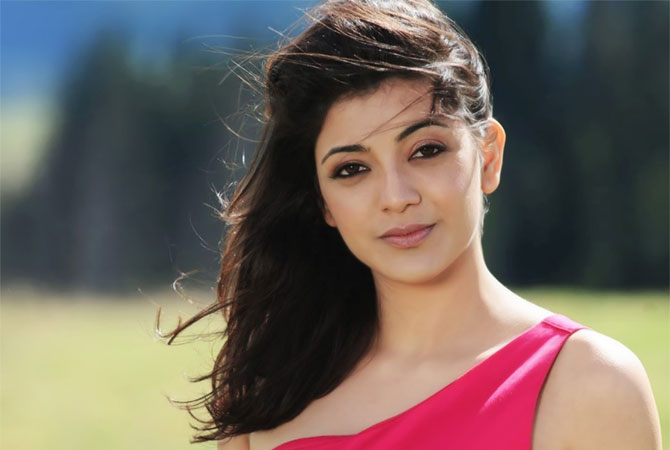 কাজলের কোমরের দাগ ছড়িয়ে পড়ছে সর্বত্র