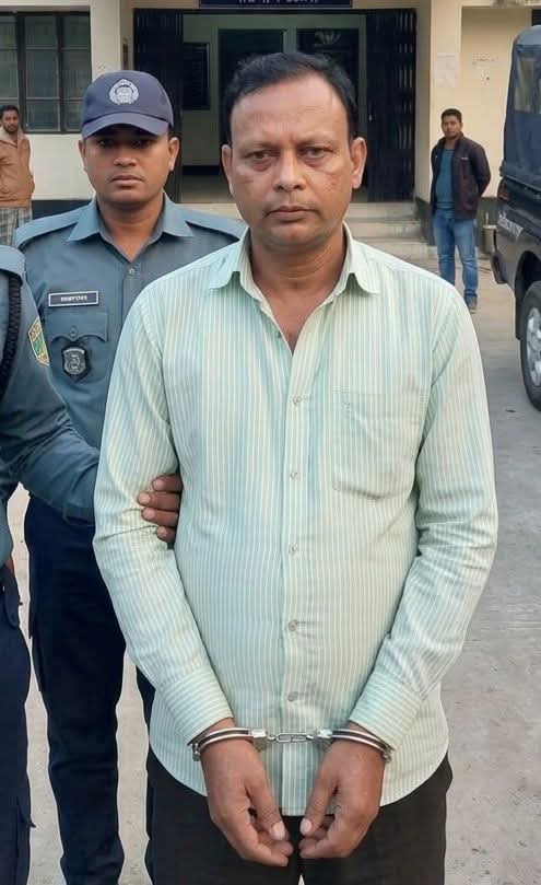 বানারীপাড়ায় ৫ মামলার ওয়ারেন্টভুক্ত আসামী এনজিও গ্রাহকদের কোটি কোটি টাকা আত্মসাৎকারী রঞ্জন গ্রেফতার