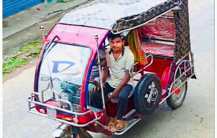অচেতন করে অটোরিকশা ছিনতাই—সন্দেহভাজন ব্যক্তির সন্ধান চায় দশমিনা থানা পুলিশ