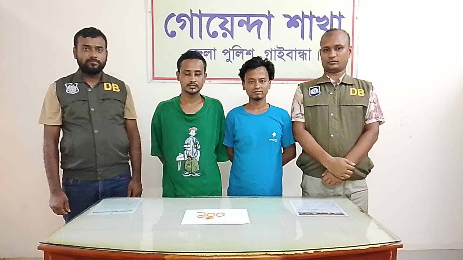 গাইবান্ধায় ১০০ পিস ইয়াবাসহ দুই ভাই গ্রেপ্তার, পিতা পলাতক