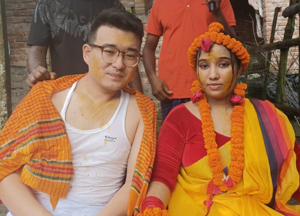 ইভার প্রেমে চীনা যুবক জিয়াং বরিশালে, ধর্ম পরিবর্তনের পর করলেন বিয়ে