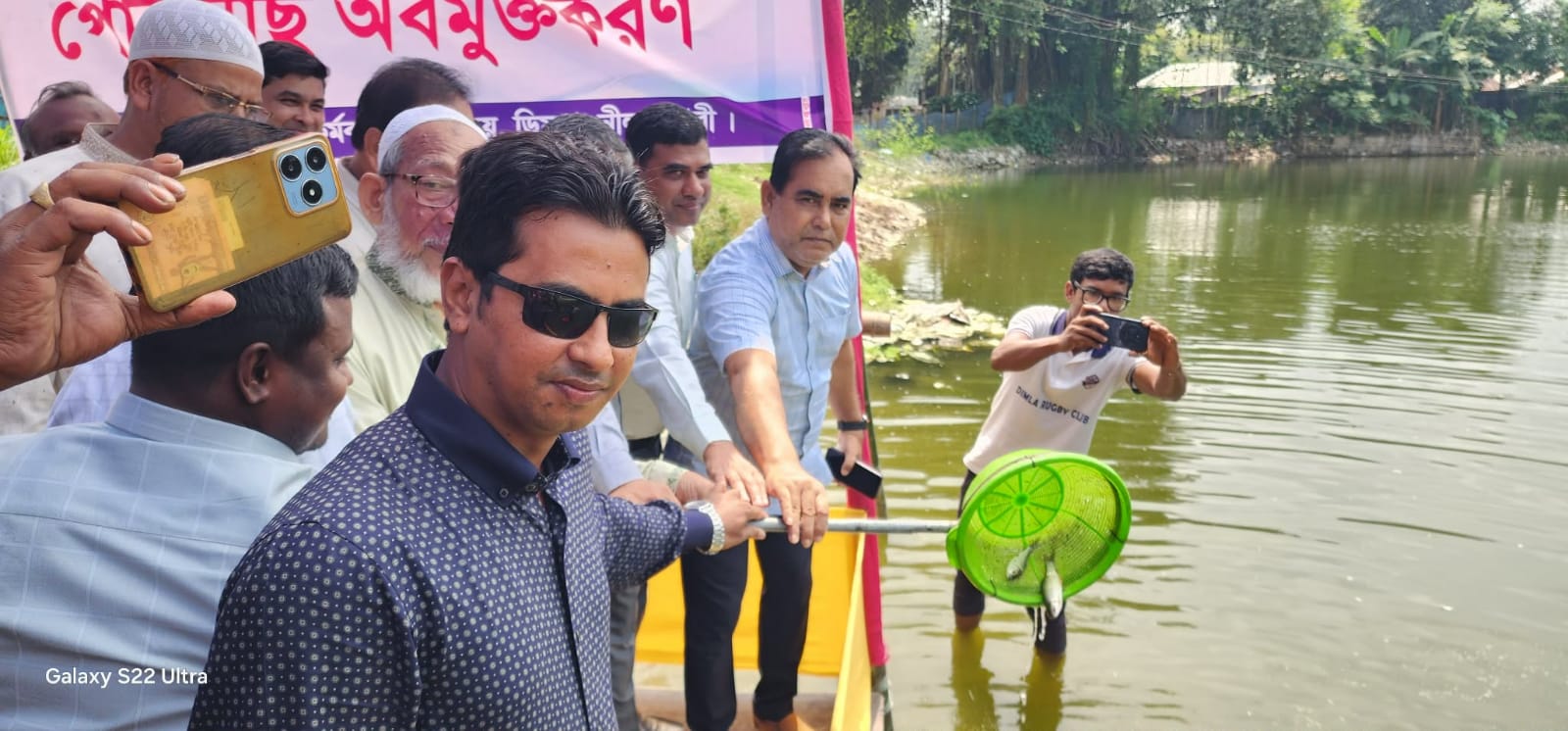 মাছের উৎপাদন বাড়াতে ডিমলার ১৩ জলাশয়ে পোনা অবমুক্ত