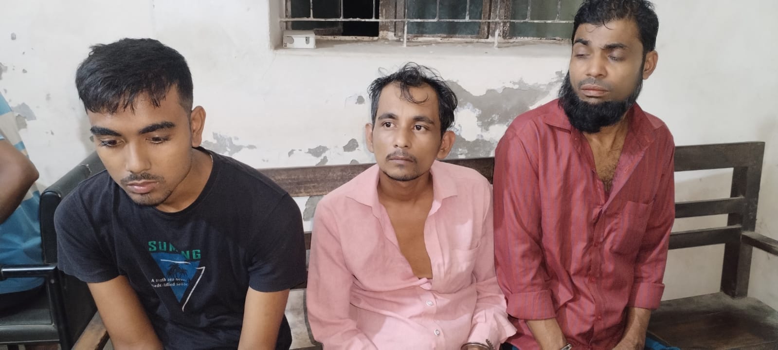 বানারীপাড়ায় তিন ডাকাত গ্রেপ্তার