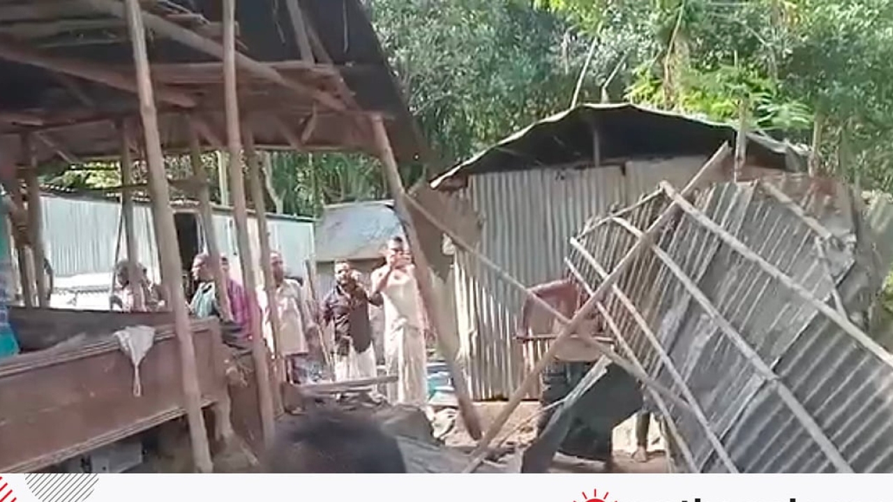 বিশেষ সংবাদ: ময়মনসিংহে ছেলেকে জিম্মি করে মাকে দলবদ্ধ ধর্ষণ: প্রধান আসামির বাড়িঘর ভাঙচুর