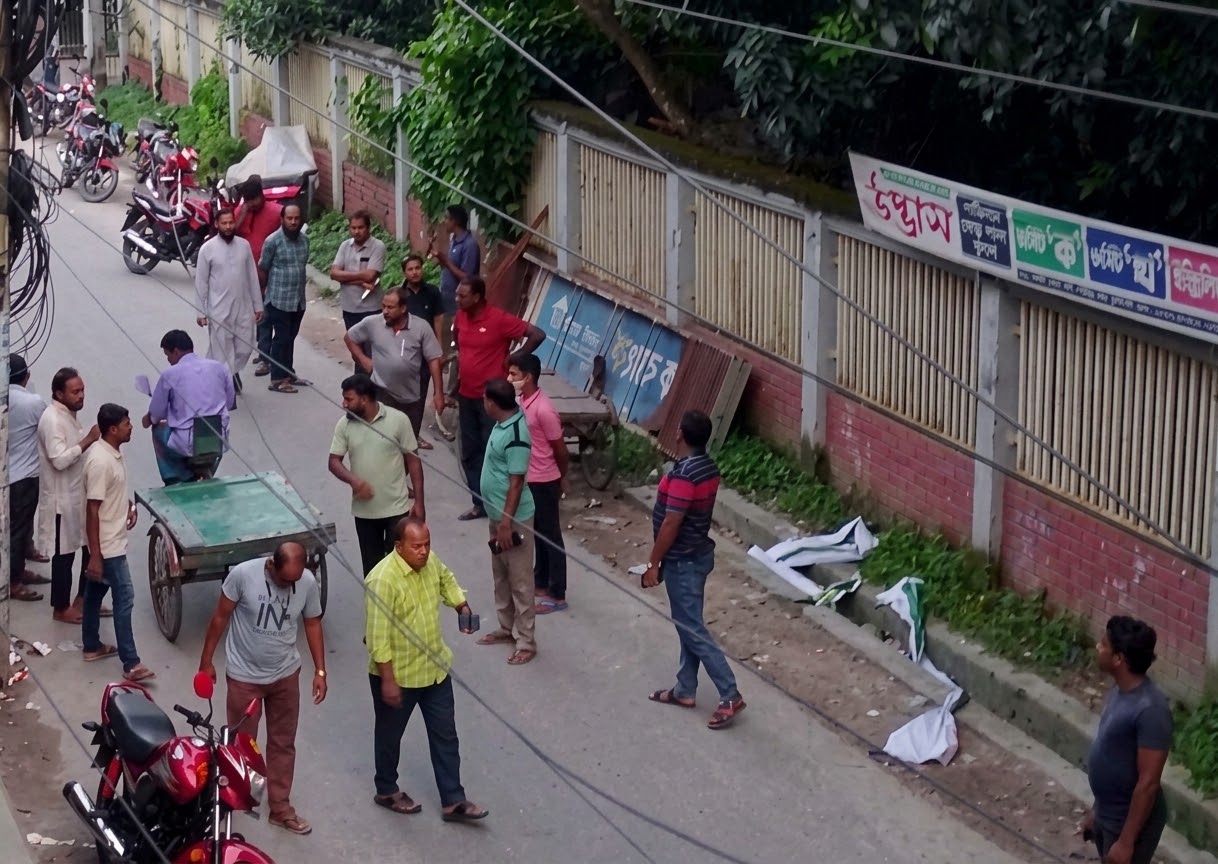 দুই লাখ টাকার বিনিময়ে কয়রা সাংবাদিক ফোরামের অফিসে হামলা!