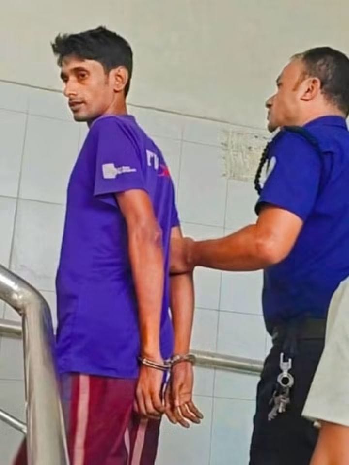 বরগুনার সাংবাদিক আসাদ সবুজকে হ্যান্ডকাফ কান্ডে এসআই প্রত্যাহার; জামিন শুনানি বুধবার
