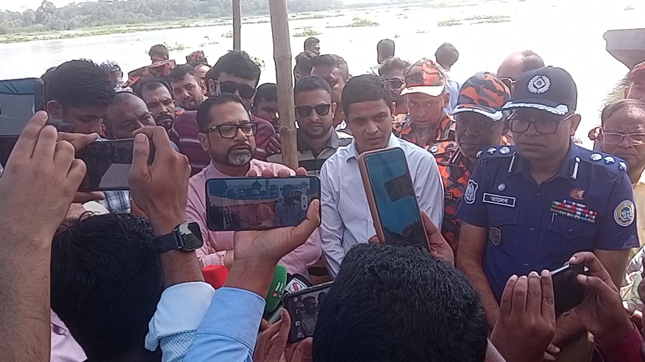পূজা থেকে ফেরার পথে ট্রলারডুবি, মা-মেয়ের সলিল সমাধি; ঘটনাস্থল পরিদর্শনে প্রতিমন্ত্রী