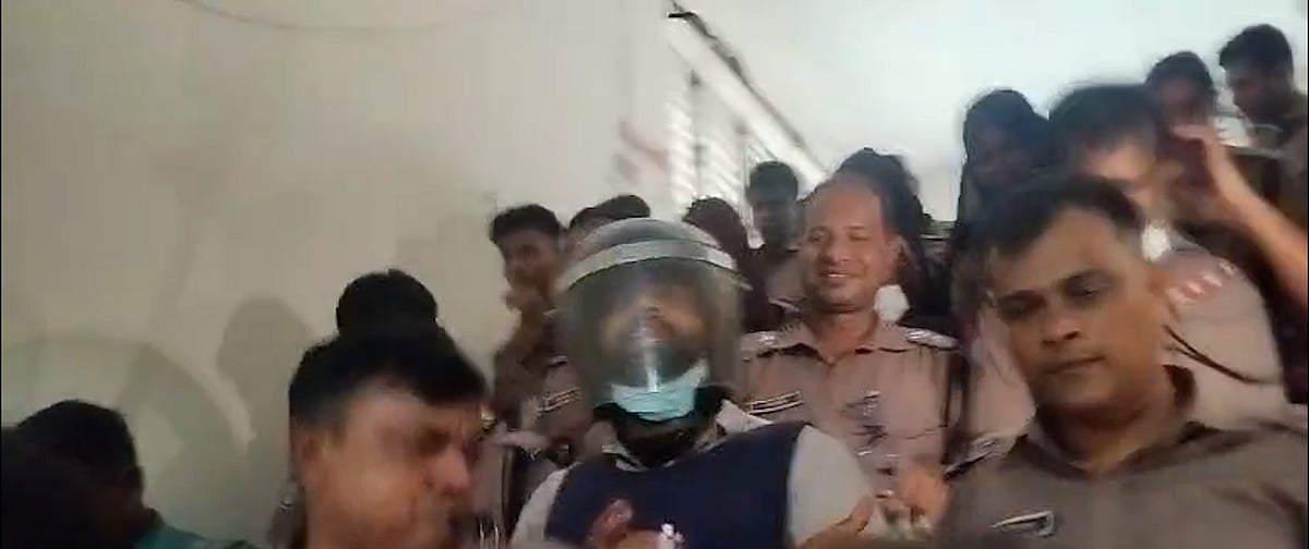 আয়াসের জামিন শুনানিতে বিচারকের সামনেই আইনজীবীদের হাতাহাতি