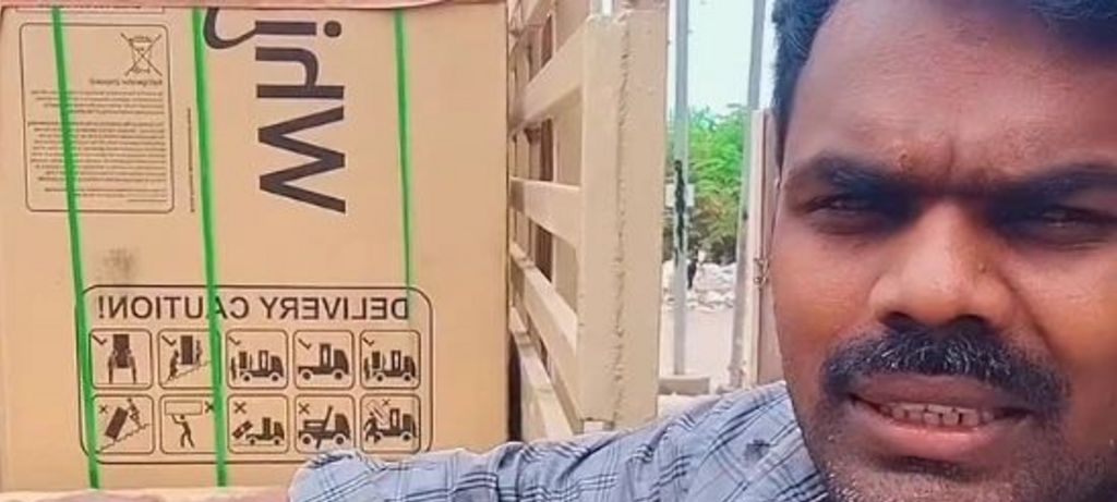 আইফোন ১৭ থেকে ২০ কিলো বিরিয়ানি: পার্সেলের হিড়িকে হয়রান দক্ষিণ ভারতের ইনফ্লুইয়েন্সার