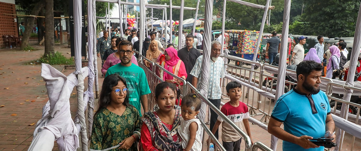 জনবল নিয়োগ হয়নি, প্রতিদিন সাড়ে ৩ হাজার দর্শনার্থী সামলাতে হিমশিম খাচ্ছে জুলাই জাদুঘর