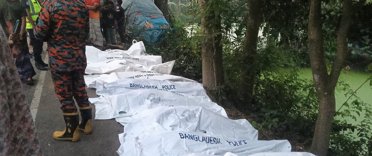 নাটোরে বাস-ট্রাক সংঘর্ষে অন্তত ১০ জন নিহত