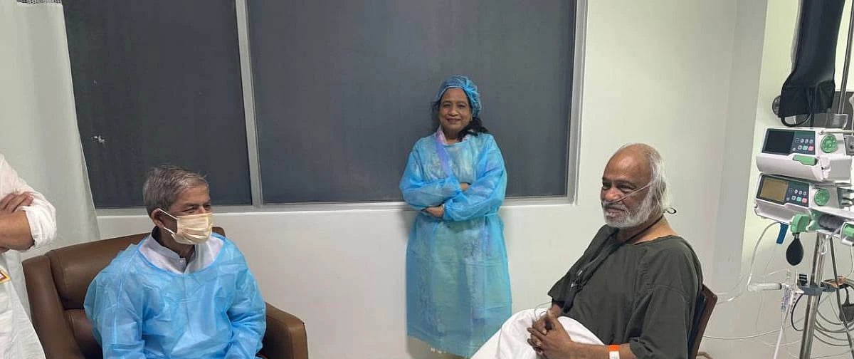 স্থানীয় সরকার মন্ত্রী মঈন খানকে দেখতে এভারকেয়ার হাসপাতালে রাষ্ট্রপতি