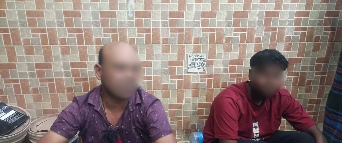 পেট্রলপাম্প থেকে তেল নিয়ে পালাচ্ছিলেন দুজন, পাঁচ কিলোমিটার ধাওয়া করে আটক