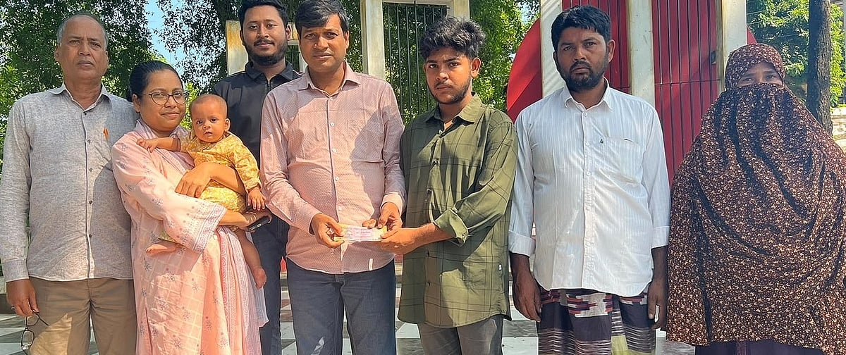 মাসরিকের স্বপ্নের পাশে বন্ধুরা